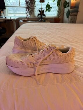 Brooks Women's Ghost 2 Max White Running shoes